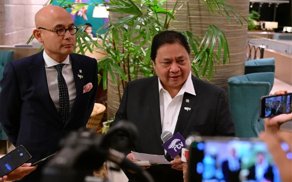 Thumbnail Tanggapi Surat Trump Tentang Kebijakan Tarif, Menko Perekonomian Airlangga Terbang ke AS