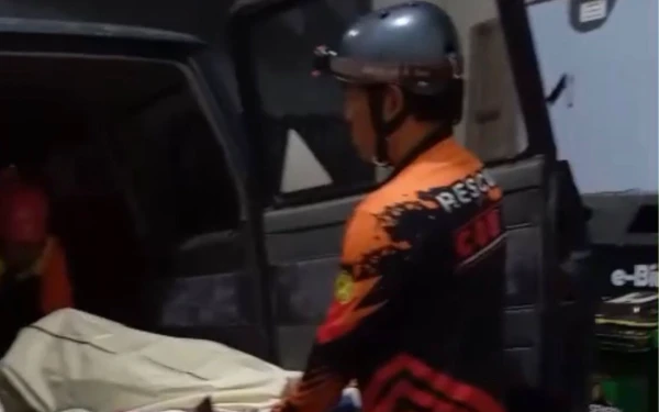 Thumbnail ‎Pria Tanpa Identitas Tewas Tenggelam di Bendungan Selorejo Ngantang Malang   ‎