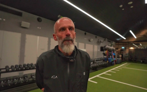 Thumbnail Eduardo Perez Beberkan Alasan Turunkan Pemain Muda di Laga Persebaya vs Western Australia