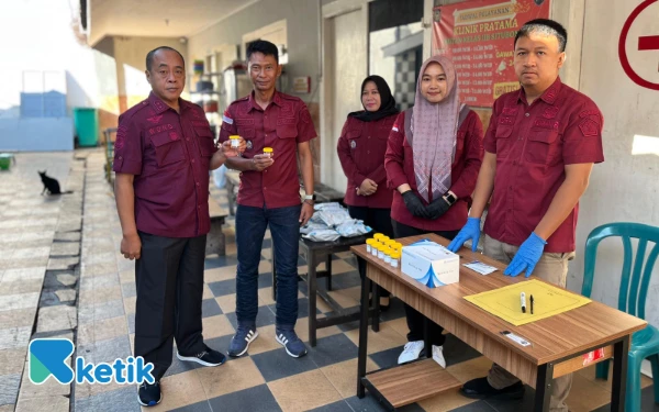 Thumbnail Petugas dan WBP Rutan Situbondo Dites Urine, Begini Hasilnya