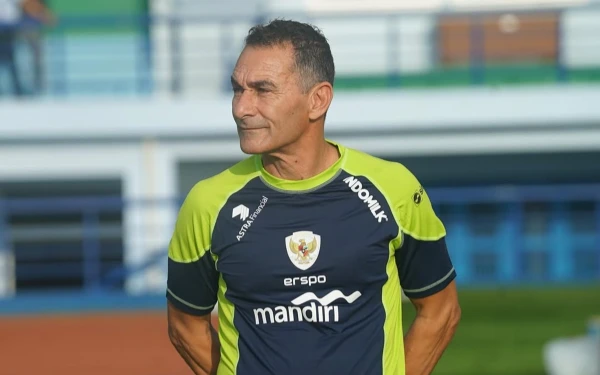 Thumbnail Kata Pelatih Timnas U-23 Gerald Vanenburg Tentang Regulasi 11 Pemain Asing Liga 1: Lelucon!