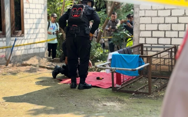 Thumbnail Berita - Geger Temuan Granat Nanas di Kawasan Wisata Pelang Merakurak Tuban, Jibom Satbrimob Polda Jatim Lakukan Evakuasi