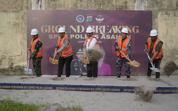 Thumbnail Peresmian Dapur Gizi SPPG di Jajaran Polda Sumut, Bupati Asahan Turut Tabur Pasir Perdana