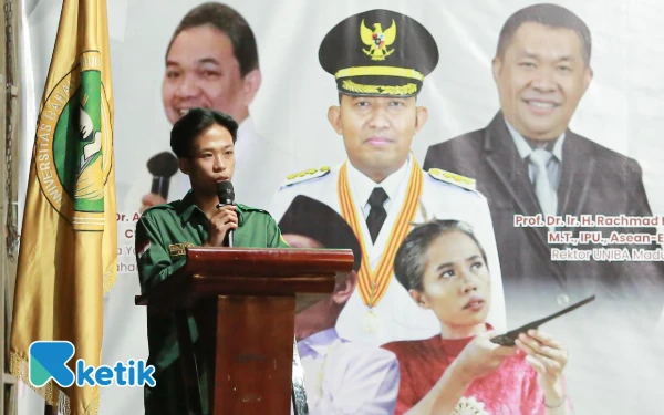 Thumbnail Berita - Ghei Bintang dari Madura: Lentera Budaya yang Dinyalakan di Panggung Kampus