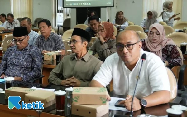 Thumbnail Berita - Banggar DPRD dan TAPD Bahas Pertanggungjawaban APBD 2024, Komitmen Jaga Transparansi Keuangan Daerah