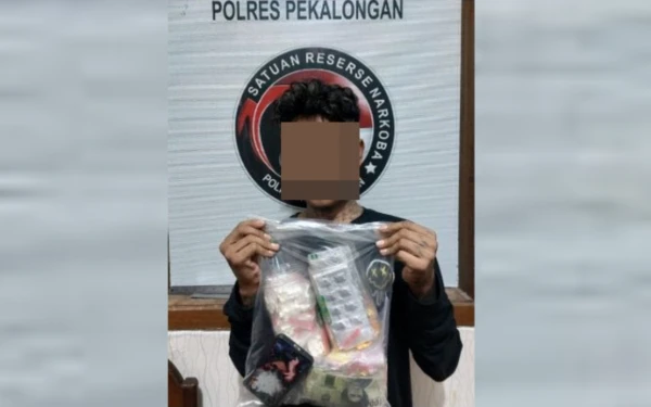 Thumbnail Berita - Polres Pekalongan Tangkap Pengedar Obat Terlarang, Ribuan Butir Pil Siap Edar Disita