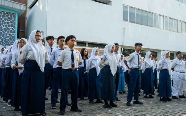 Thumbnail Unesa Luncurkan Sekolah Rakyat, Rektor Siapkan Beasiswa Kuliah
