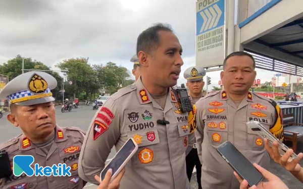 Thumbnail Operasi Patuh Semeru 2025 Dimulai, Polres Blitar Kota Bagikan Helm Gratis dan Cokelat untuk Pengendara Tertib