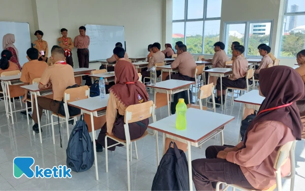 Thumbnail Hari Kedua MPLS di Sekolah Rakyat XXI Unesa, Pembentukan Struktur Kelas dan Adaptasi Boarding School