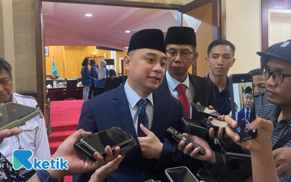 Thumbnail Bukan karena Viral, Ini Alasan Eri Cahyadi Larang Parkir di Tepi Jalan Tunjungan Surabaya