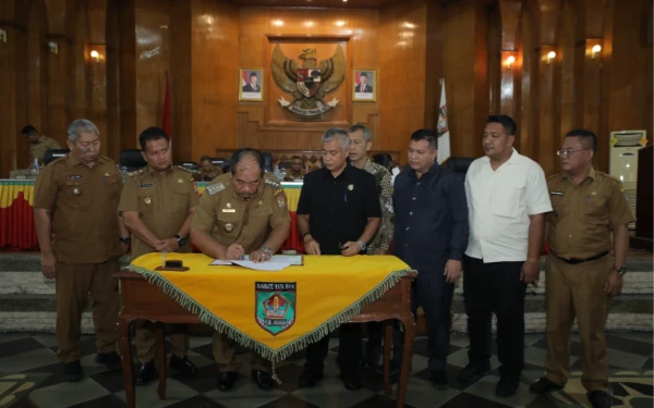 Thumbnail Bupati Taufik Zainal Tanda Tangani Kesepakatan Ranperda DPRD Kabupaten Asahan