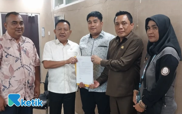 Thumbnail Dewan Respons Kejanggalan Seleksi Paskibraka, Orang Tua Peserta Datangi DPRD Palembang