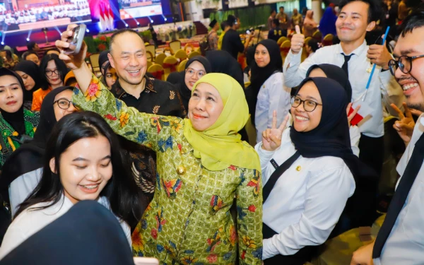 Thumbnail Gubernur Khofifah Serahkan SK Pengangkatan 4.172 CPNS dan PPPK, Tekankan Budaya Kerja KIS