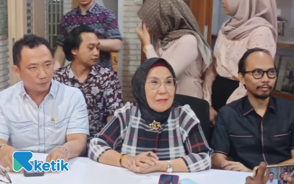 Thumbnail Alex Noerdin Diperiksa Kejati Sumsel, Kuasa Hukum Bantah Adanya Aliran Dana Korupsi