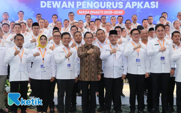 Thumbnail Berita - Mendagri Tito Kukuhkan Dewan Pengurus APKASI Masa Bakti 2025–2030, Bupati Bandung Jadi Ketua Harian