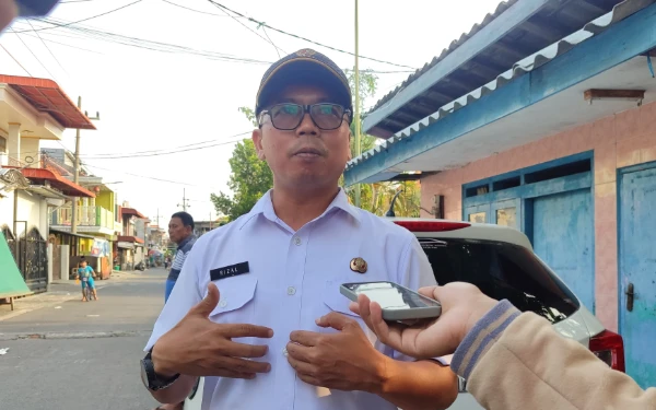 Thumbnail Viral Empat Warga Surabaya Serahkan Ibu ke Panti Jompo, Camat Pabean Ungkap Fakta Sebenarnya