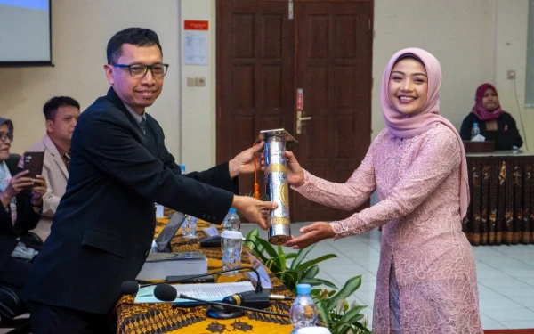 Thumbnail Kaji Strategi Komunikasi Penanganan Kekerasan Seksual, Vinda Maya Resmi Sandang Gelar Doktor