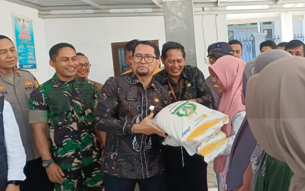 Thumbnail Pemkab Bondowoso dan Bulog Salurkan Beras Bantuan untuk Warga Kurang Mampu