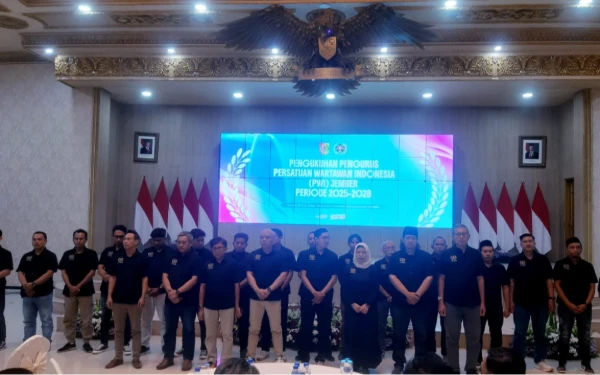 Thumbnail Berita - Pengurus PWI Jember 2025 – 2028 Dikukuhkan Bupati Fawait, Supra Ungkap Soal Regenerasi