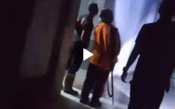 Thumbnail Setelah Bocah Desa Podoroto Diserang, Warga Jombang Buru Monyet Liar Berhadiah Uang