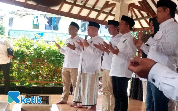 Thumbnail Jelang Harlah ke-27, PKB Kabupaten Bandung Ziarah ke Makam Para Tokoh NU dan Deklarator Partai