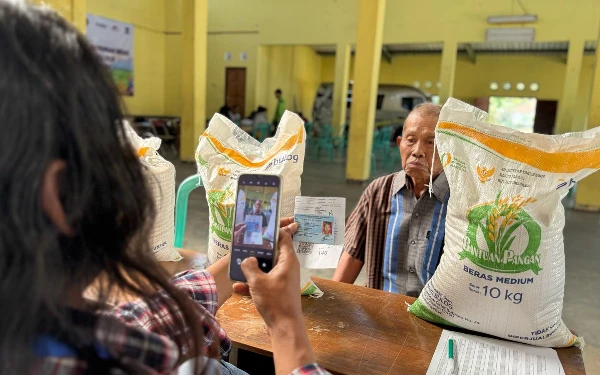 Thumbnail Berita - BULOG Salurkan 12,8 Ton Beras di Sleman, Jaga Ketahanan Pangan DIY