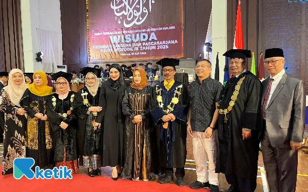 Thumbnail Wisuda UIN Malang Meriah, Anang-Ashanty Duet dan Beri Pesan Inspiratif
