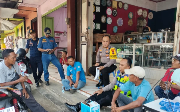 Thumbnail Berita - Satlantas Pekalongan Pilih Cara Humanis: Ngopi Sambil Dengar Curhat Sopir Angkot