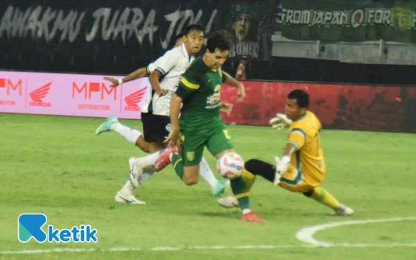 Thumbnail Drama Flare dan Gol Tunggal Bruno Warnai Launching Persebaya, Apa Kata Pelatih?