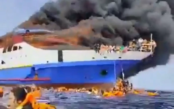 Thumbnail Berita - Kapal Motor Barcelona V Terbakar di Sulut, Penumpang Berhamburan ke Laut