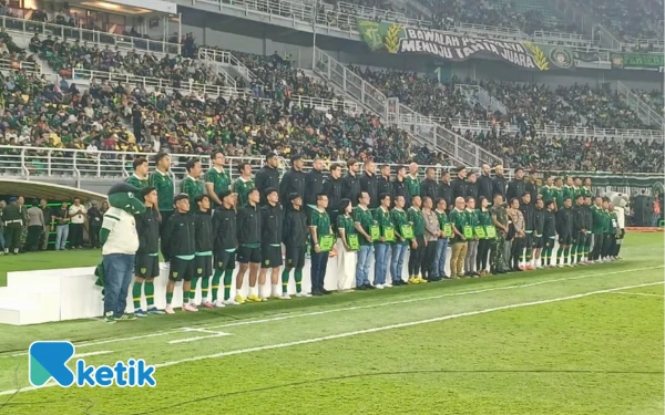 Thumbnail Komposisi Pemain Persebaya Beragam, Eduardo Perez Optimistis Mampu Bersaing di Super League