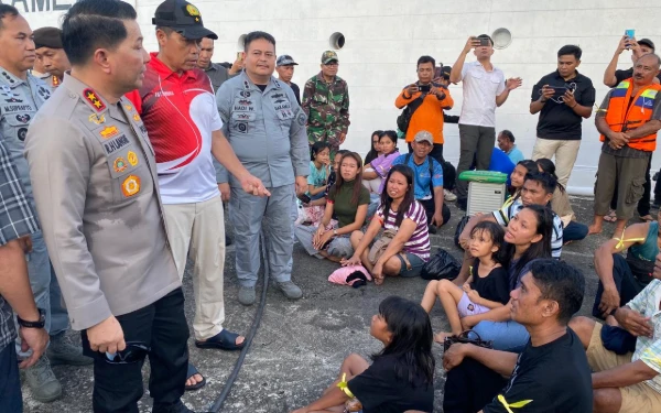 Thumbnail Berita - KM Barcelona Terbakar, Kapolda Sulut Turun Langsung Evakuasi Penumpang