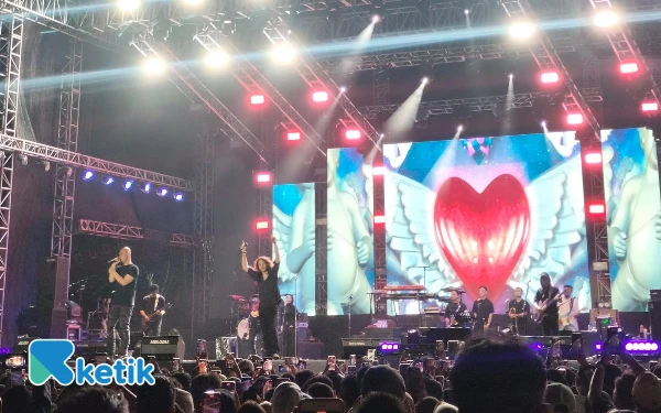 Thumbnail Berita - Penampilan NDX AKA dan Dewa 19 di Jombang Jadi Pemersatu Lintas Generasi