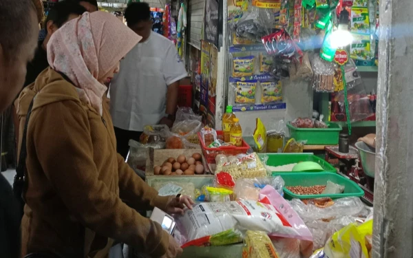 Thumbnail Beras Terindikasi Oplosan Ditemukan Beredar di Pasar dan Ritel Modern Kota Malang!