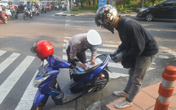 Thumbnail 4.727 Pelanggar Terjaring Operasi Patuh Semeru 2025 di Surabaya
