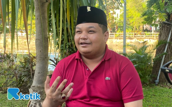 Thumbnail Tak Hanya Drama, Achmad Hidayat Beberkan Tujuan Aksi Bakar Diri di Depan DPC Surabaya