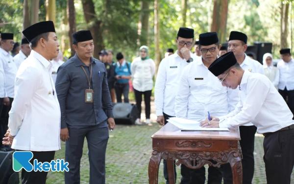 Thumbnail Berita - Dadi Wardiman Dilantik Jadi Direktur Operasional Perumda Tirta Raharja Kabupaten Bandung