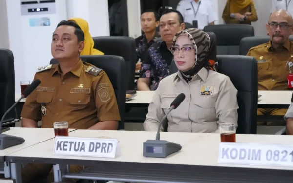 Thumbnail Berita - Bersama Wabup, Ketua DPRD Lumajang Ikuti Peluncuran Kopdeskel Secara Virtual