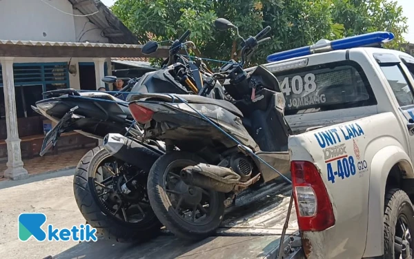 Thumbnail Berita - Kecelakaan di Mojowarno Jombang, 1 Orang Meninggal, Tiga Luka-luka