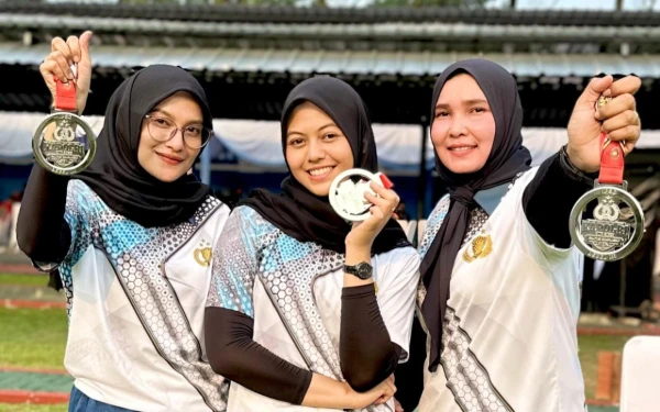 Thumbnail Berita - Tiga Polwan Polda Aceh Raih Juara II di Kapolri Cup 2025 Shooting Championship