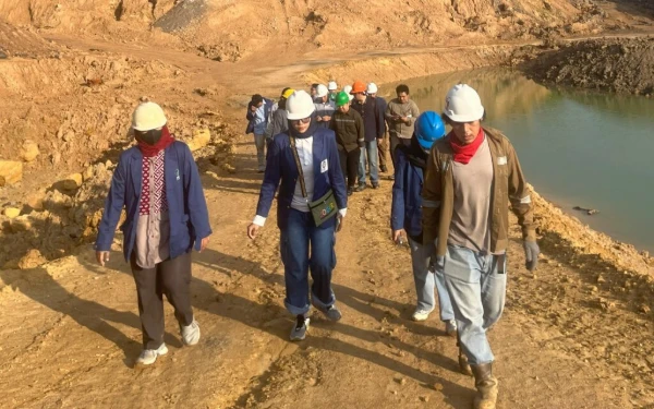 Thumbnail Mengenal Tambang Lebih Dekat, Mahasiswa S2 ITS Belajar Langsung di Lapangan