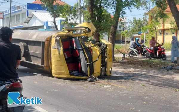 Thumbnail Truk Tangki Terguling di Sampang, Sopir Asal Bangkalan Luka-Luka
