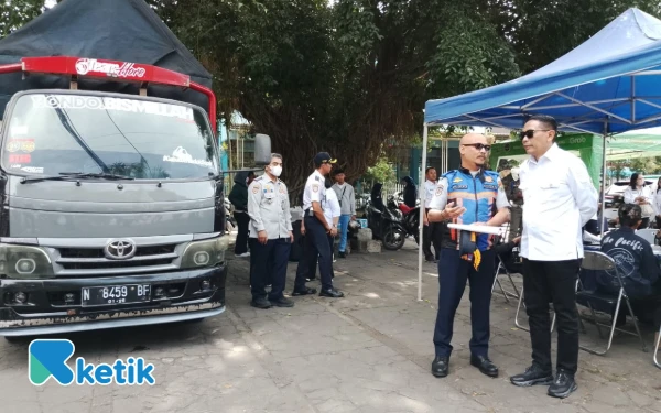 Thumbnail Puluhan Kendaraan Angkutan Barang Kena Tilang di Jalan Langsep Kota Malang