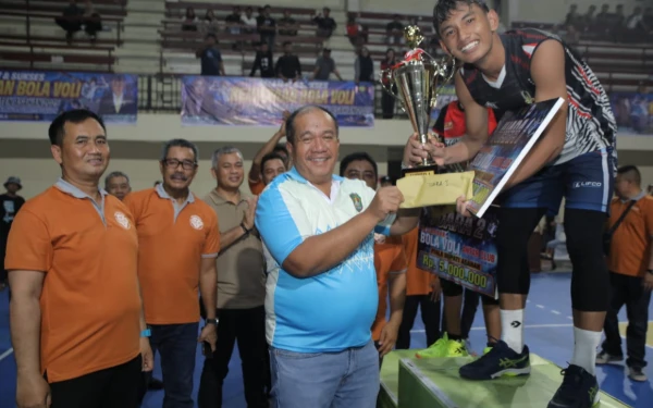 Thumbnail Berita - Bupati Asahan Tutup Turnamen Bola Voli Bupati Cup, Dorong Semangat Sportivitas dan Prestasi