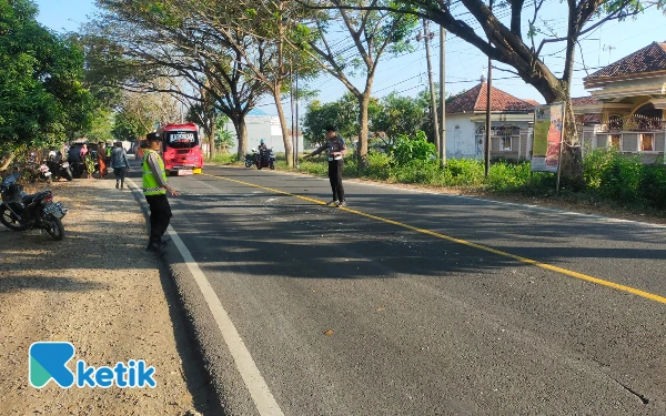 Thumbnail Kecelakaan Beruntun Libatkan 4 Kendaraan di Jrengik Sampang