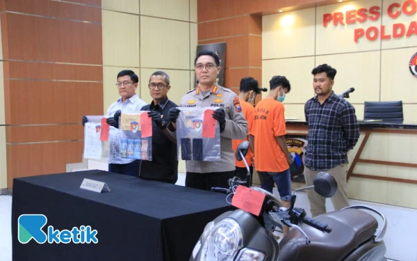 Thumbnail Mahasiswa Peras Kadindik Jatim! Aksi Nekat Berujung Bui, Ini Kronologinya