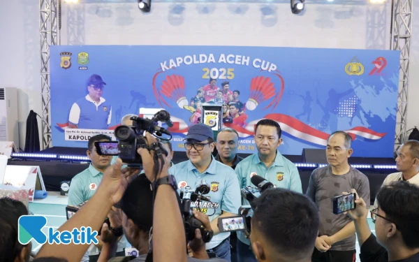 Thumbnail Berita - Kapolda Aceh Cup 2025 Menggebrak! Dua Legenda Bulutangkis Buka Laga Perdana