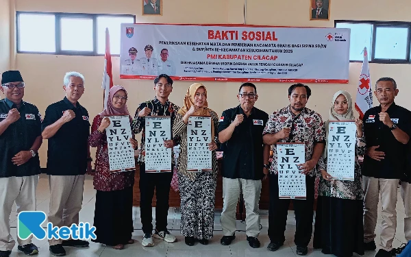 Thumbnail Berita - 500 Siswa Terima Kacamata Gratis! Ini Bukti Nyata Kepedulian PMI Cilacap