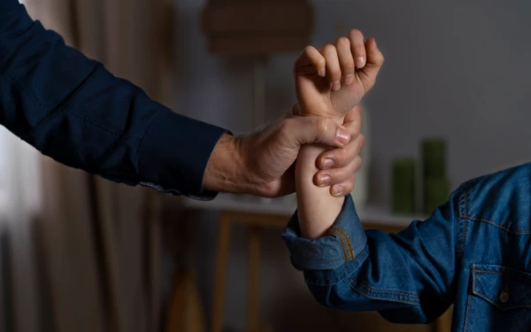 Thumbnail Berita - Suami di Tuban Jual Istri Rp300 Ribu kepada Pria Hidung Belang