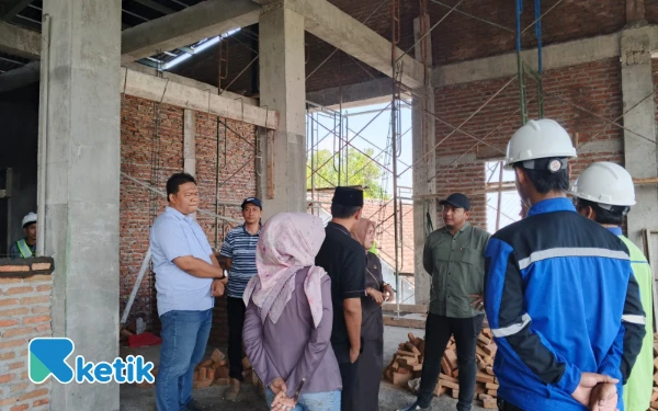 Thumbnail Berita - Temuan 2 Proyek Strategis Daerah Bidang Kesehatan di Jombang, Pengawasan Lemah dan K3 Diabaikan